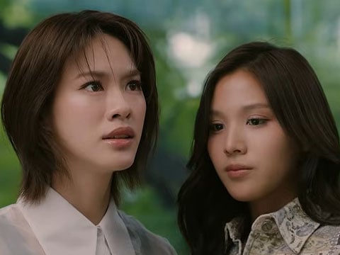 ภาพเอมี่และบอนนี่จากข่าวประชาสัมพันธ์ซีรีส์ Moonshadow ของ GMMTV