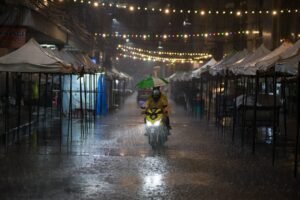 ฝนตกในกรุงเทพฯ ภาพประกอบพยากรณ์อากาศ 16 กันยายน 2569