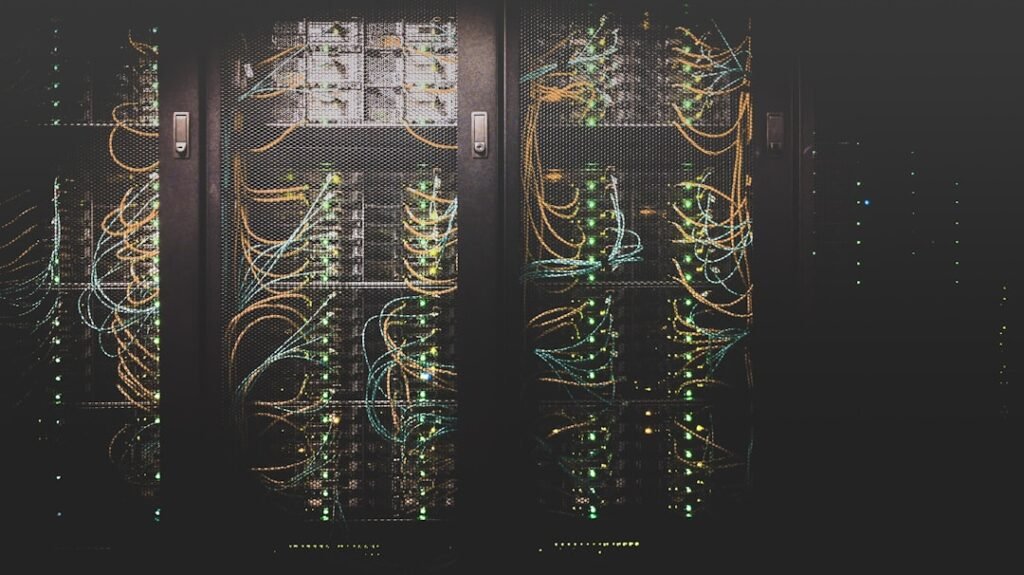 ตู้เซิร์ฟเวอร์และระบบเครือข่าย ใช้ประกอบข่าวโครงสร้างพื้นฐาน AI