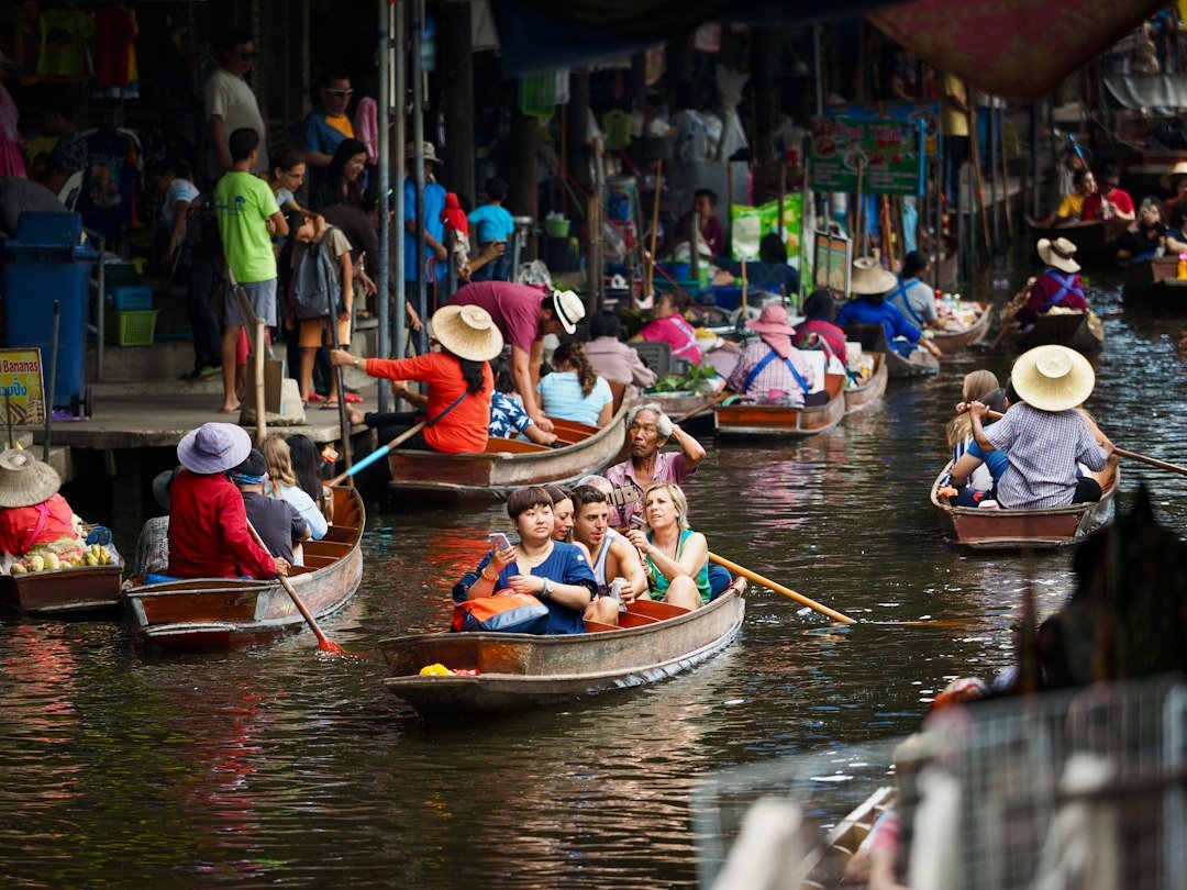 วิถีชุมชนริมน้ำและกิจกรรมเศรษฐกิจท้องถิ่นของไทย