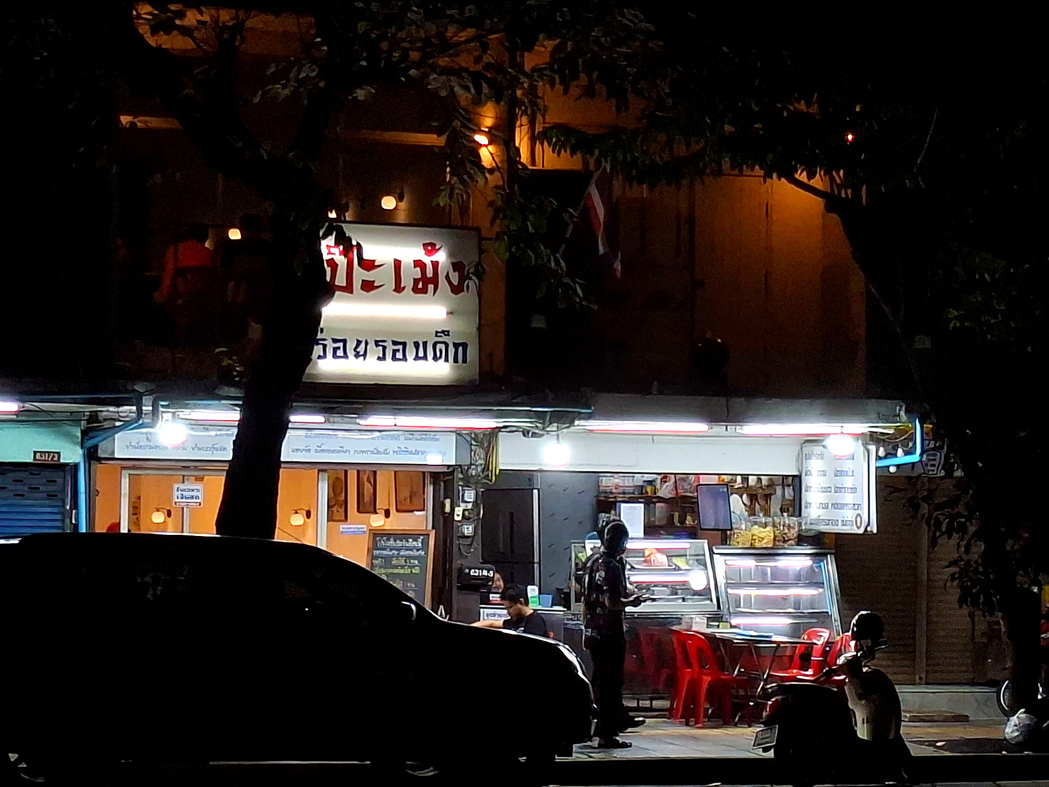 Bangkok Thailand night street photography 11 - MiKO Thai News