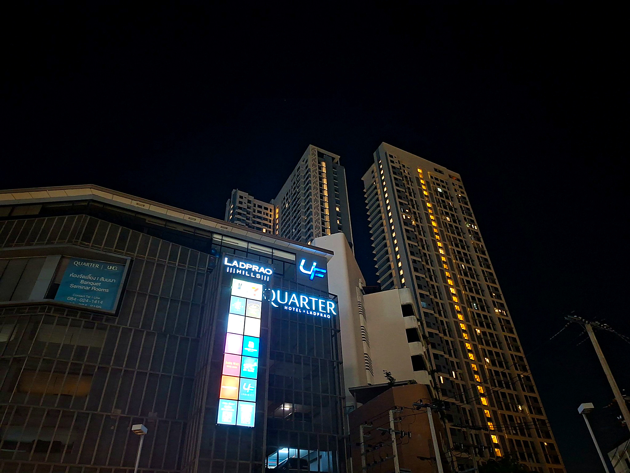 Bangkok Thailand night street photography 14 - MiKO Thai News