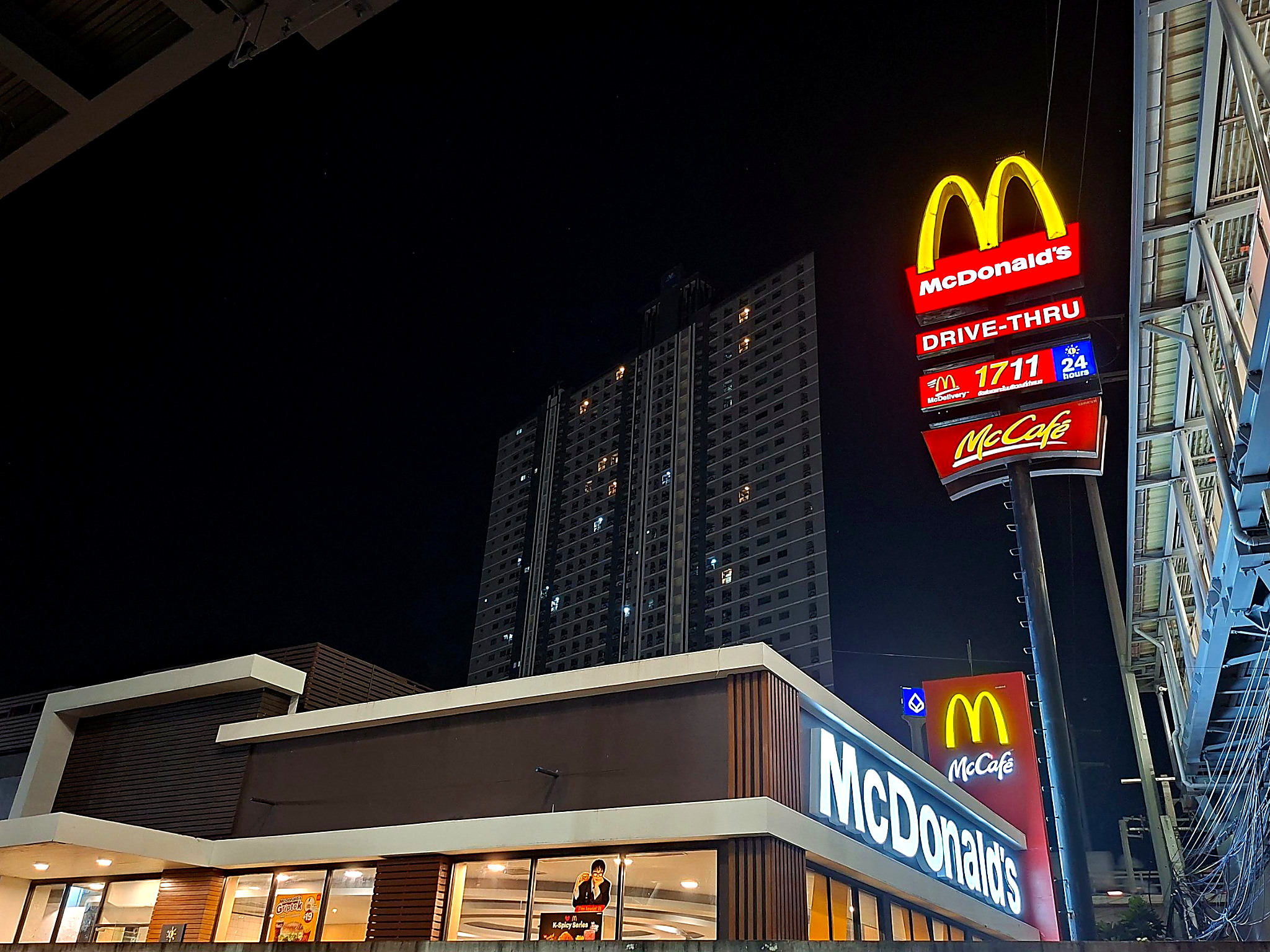 Bangkok Thailand night street photography 16 - MiKO Thai News