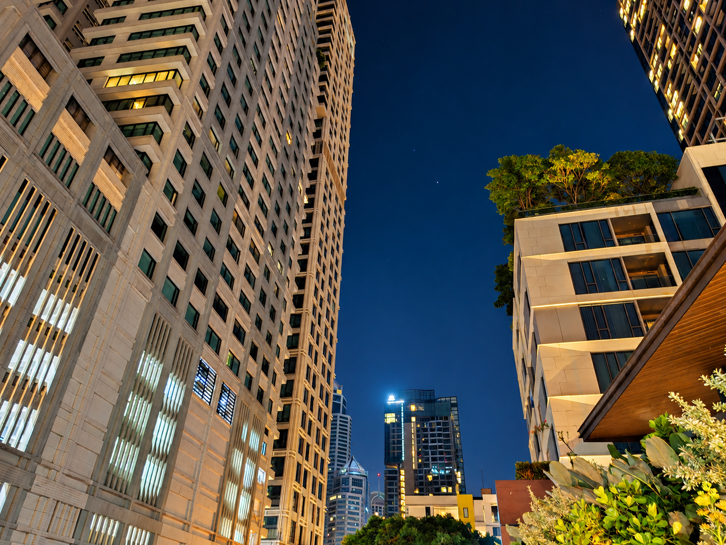 Bangkok Thailand night street photography 1 - MiKO Thai News