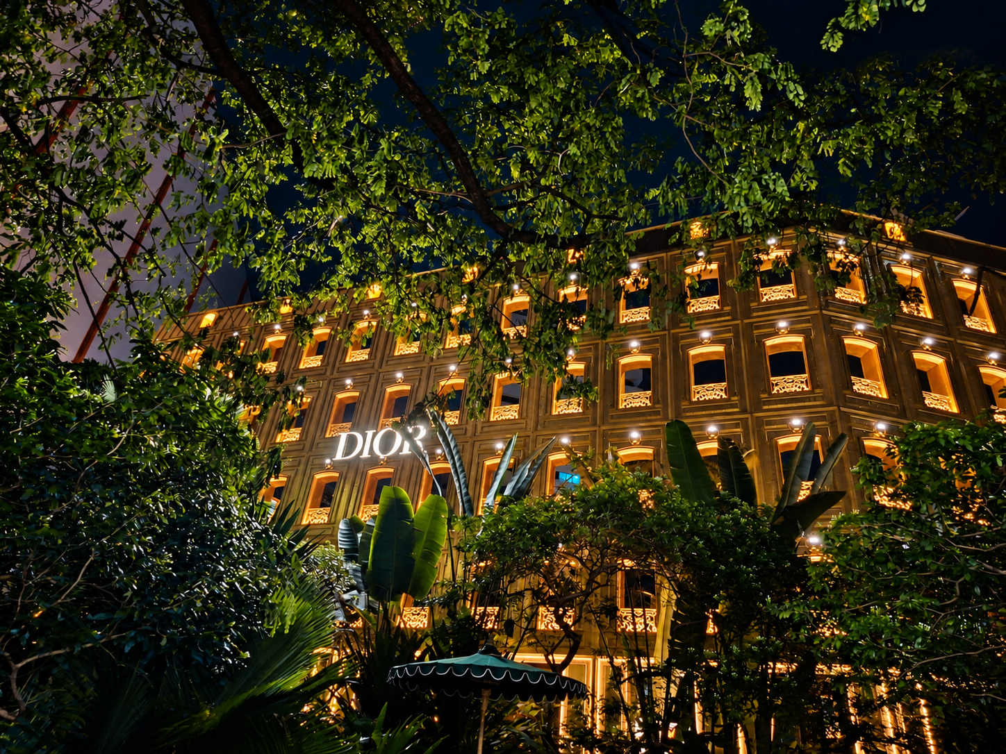 Bangkok Thailand night street photography 8 - MiKO Thai News