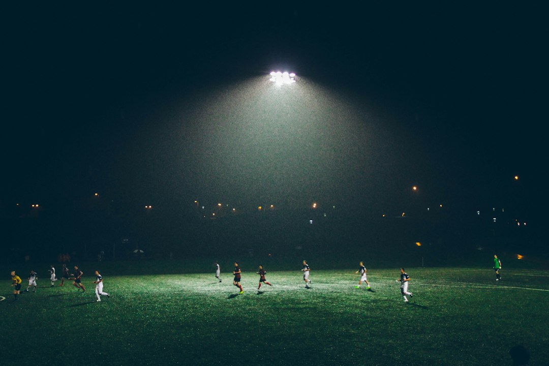 ภาพประกอบทั่วไปเกี่ยวกับฟุตบอล ไม่ใช่ภาพเหตุการณ์จริง — Abigail Keenan / Unsplash