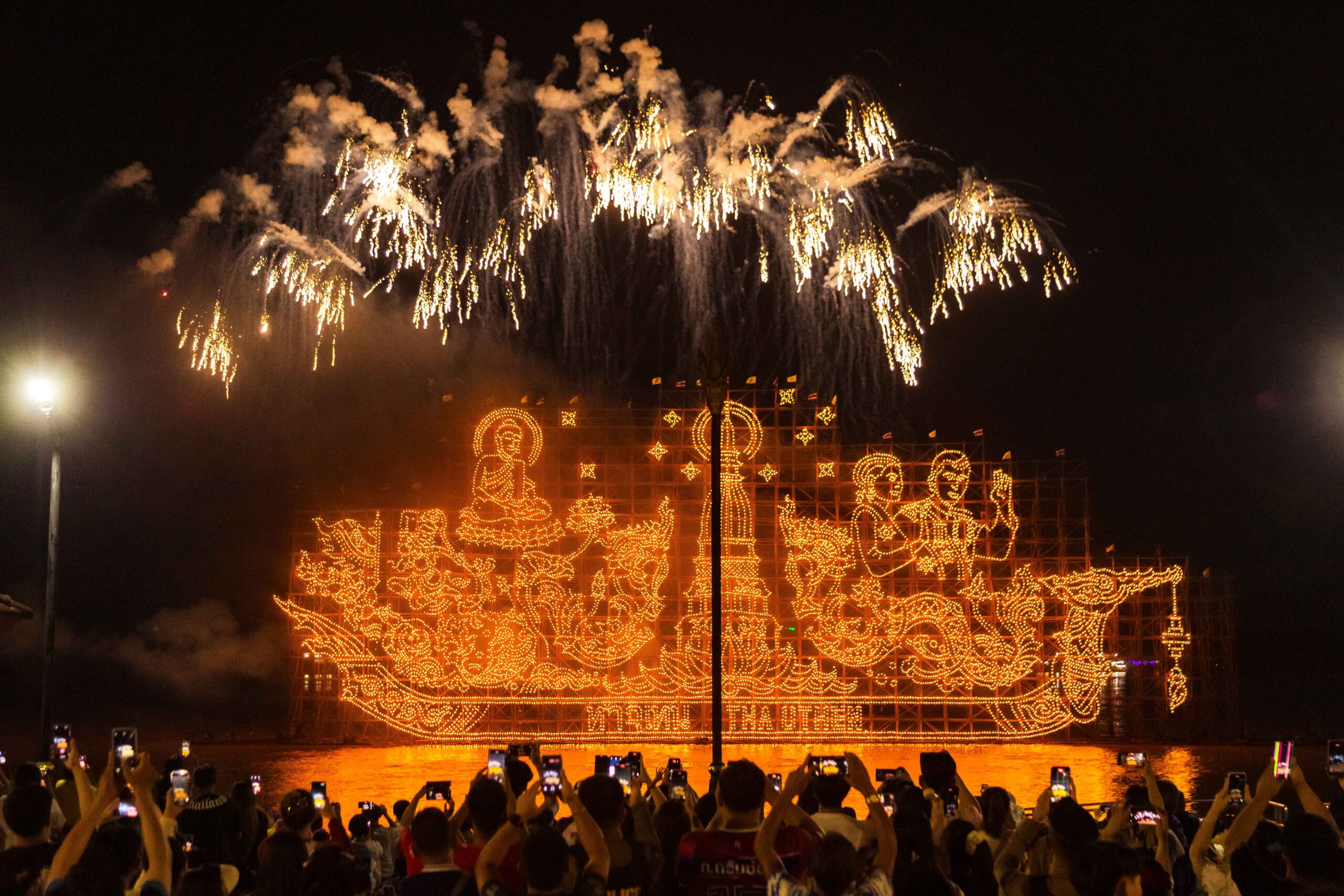 นครพนมเข้าสู่ช่วงแข่งเรือยาว 22–25 ต.ค. ก่อนคืนไหลเรือไฟใหญ่ 26 ต.ค.