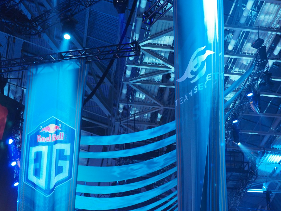 เวทีการแข่งขันอีสปอร์ตประกอบข่าว VALORANT Champions Shanghai — ภาพโดย Invisible/Unsplash