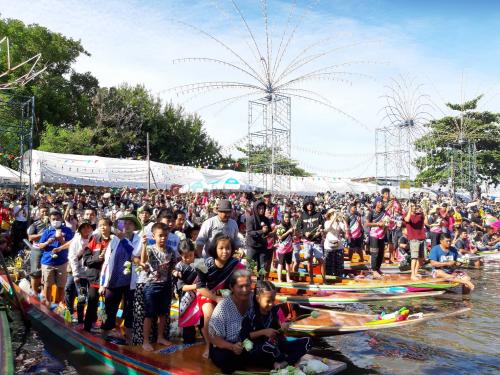 ภาพบรรยากาศรับบัวจากคลังปี 2564 ใช้ประกอบความเป็นมาของประเพณี