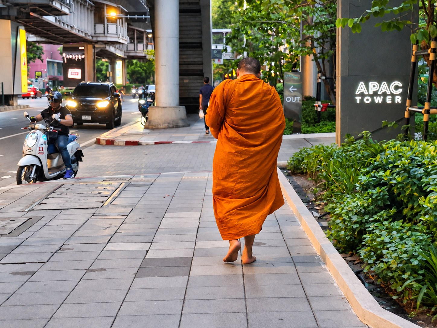 Bangkok travel story: monk apac