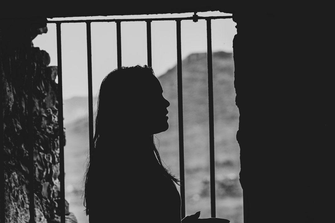 women dramatic prison relationship