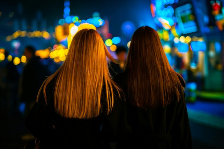 women friendship amusement park