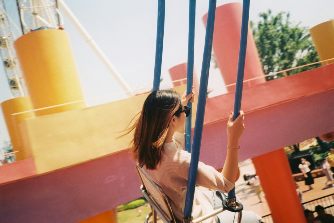 women friendship amusement park