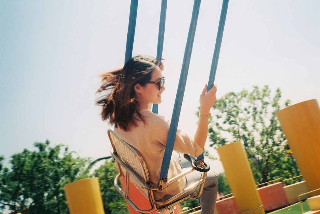women friendship amusement park