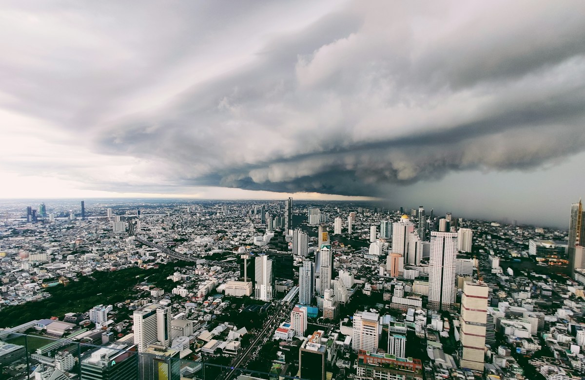 ถนนในวันที่ฝนตกหนัก