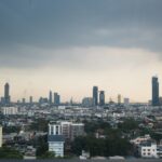 ภาพประกอบสภาพอากาศและเมฆฝนเหนือเมือง เครดิต Vishal Chokkala via Unsplash