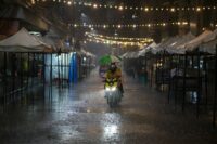 ฝนหนักประเทศไทย ภาพประกอบ เครดิต Andre Mouton / Sergio García / Kelvin Zyteng