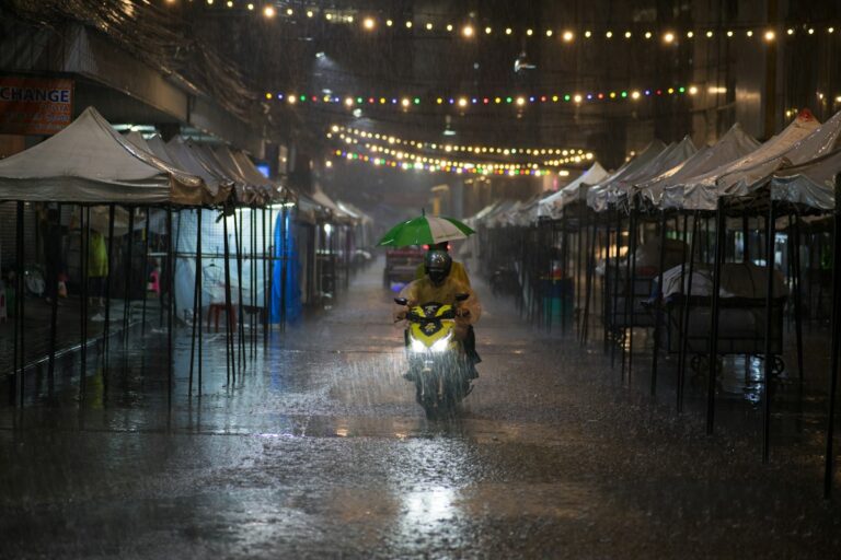 ฝนหนักและเมฆฝนประเทศไทย