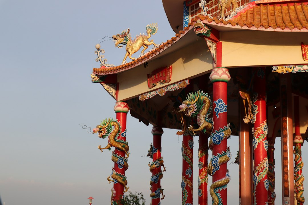 ภาพสถาปัตยกรรมศาลเจ้าทั่วไปประกอบเรื่อง ไม่ใช่วัดจุฬามณีหรือภาพของเจ้าของโพสต์