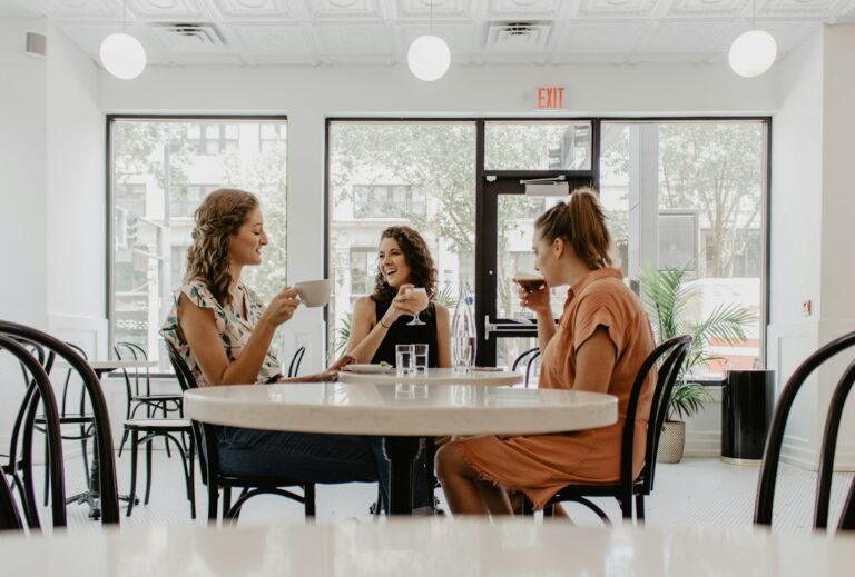 ภาพประกอบบรรยากาศ Buy My Boss — เครดิต Briana Tozour, Brooke Cagle / Unsplash