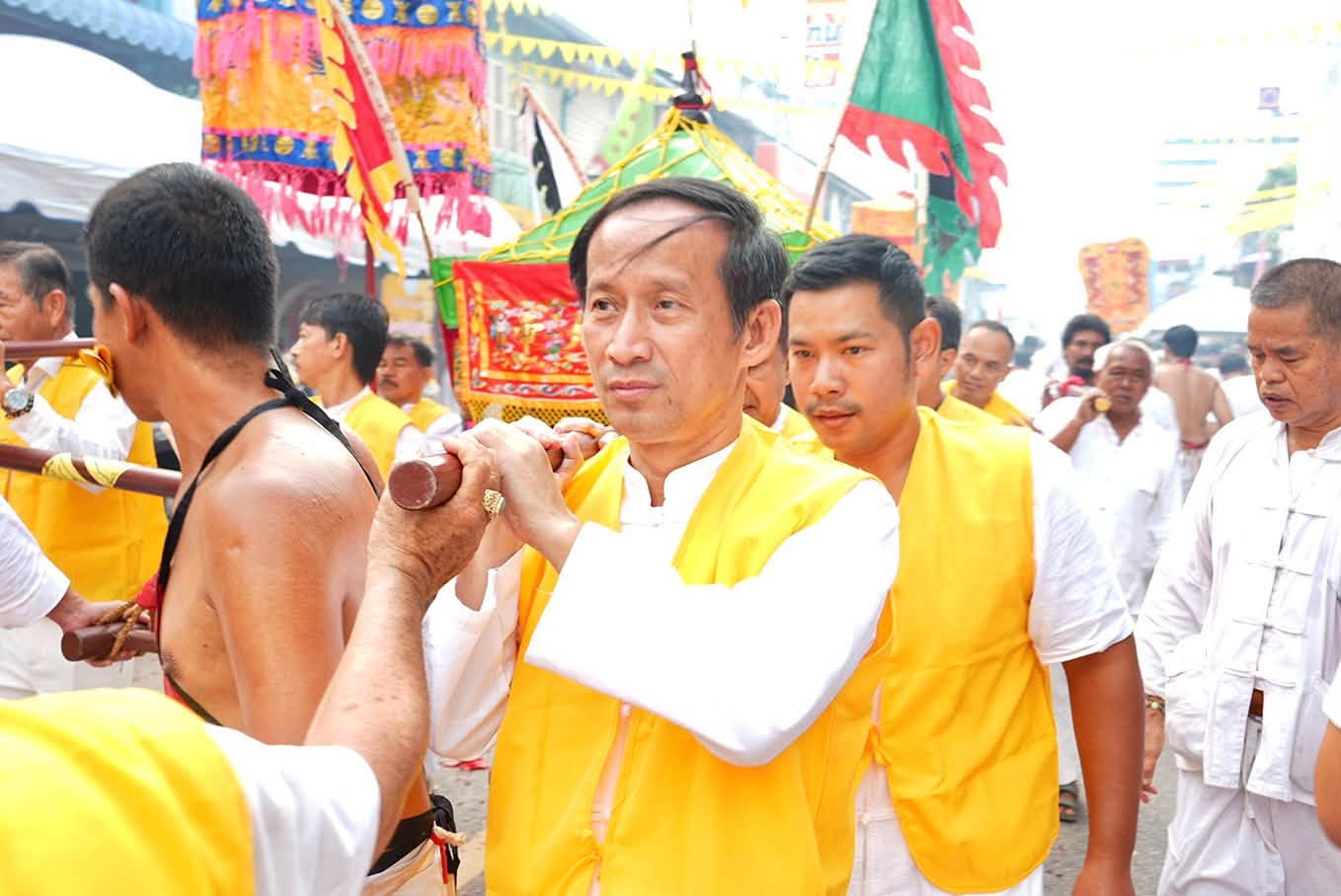 ภาพผู้ร่วมกิจกรรมขบวนศาลเจ้าซียับในเมืองตรัง