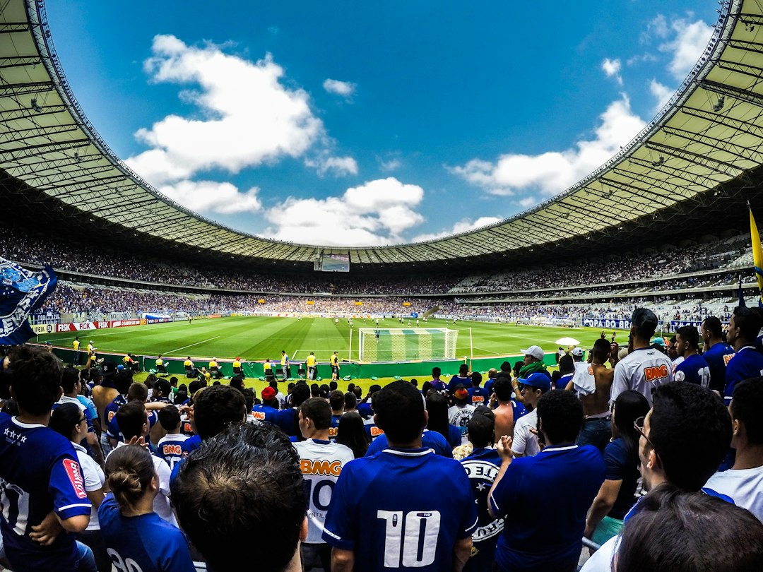 สนามฟุตบอล ภาพประกอบการแข่งขันฟุตบอลถ้วย เครดิต Weigler Godoy / Unsplash